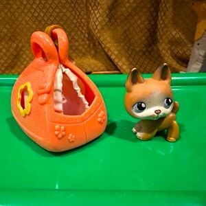 Vintage LPS littlest Pet Shop pet carrier and LPS 112 German shepherd dog